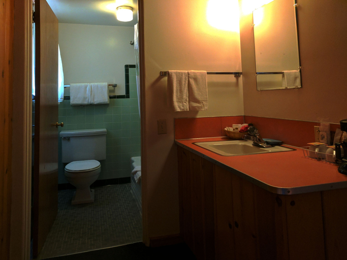 Bathroom 3, Prospector Motor Lodge, San Juan