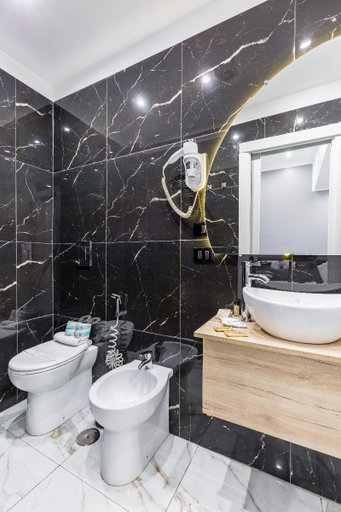 Bathroom 3, Hotel La Stazione, Napoli