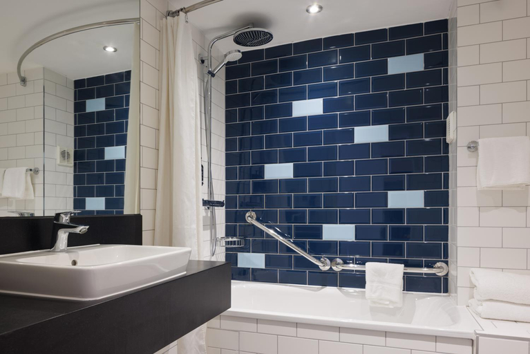 Bathroom 4, Holiday Inn Mansfield Alfreton By IHG, Derbyshire