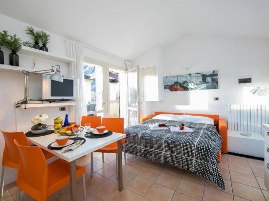 5, Budget Village Apartments - Porto Letizia, Como