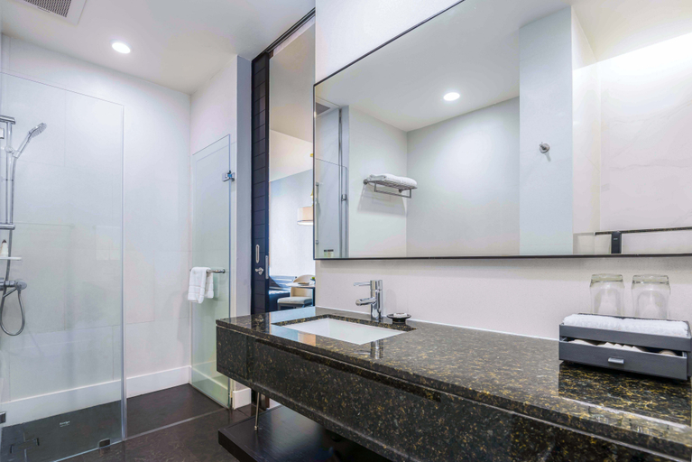 Bathroom 16