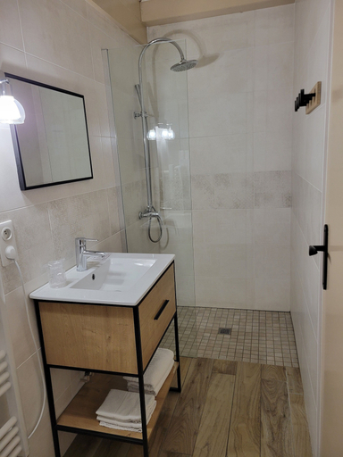 Bathroom 4, Le Sainte Florence, Vendée