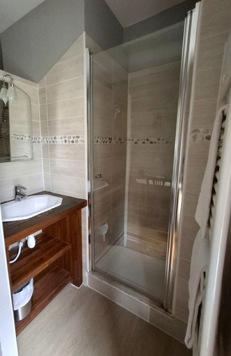 Bathroom 4, Hipotel Hostellerie Du Lys, Oise