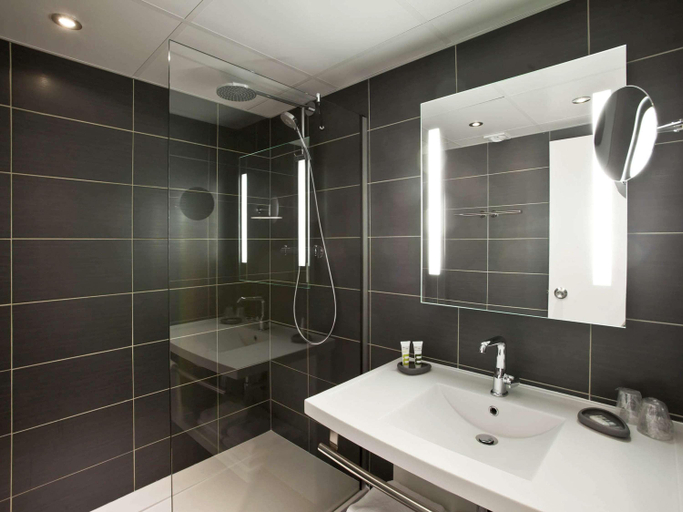 Bathroom 5, Mercure Tours Nord Hotel, Indre-et-Loire
