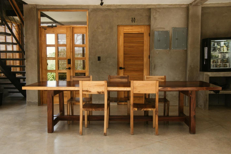 Food & Drinks 3, Waves & Wifi - Coworking & Coliving Space in Popoyo, Tola