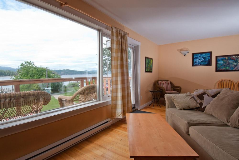 Others 5, Heriot Bay Inn, Comox-Strathcona