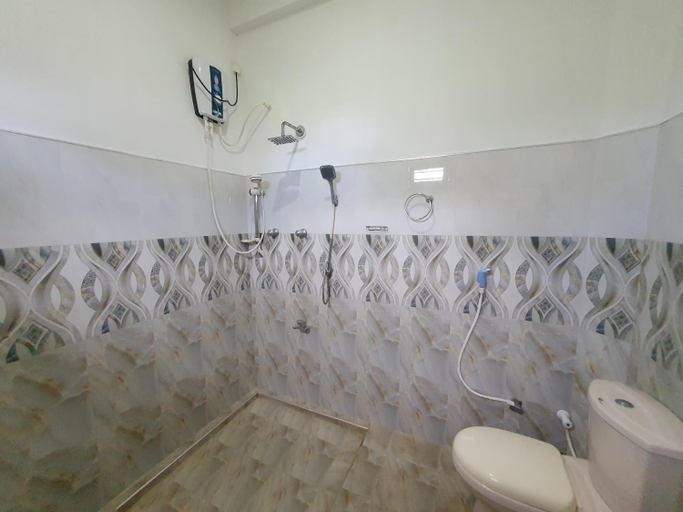 Bathroom 3, Sayura Beach Hotel, Weligama