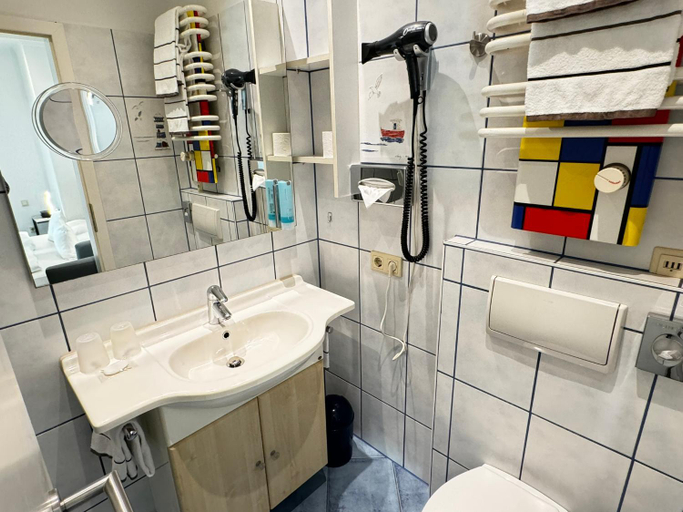 Bathroom 16