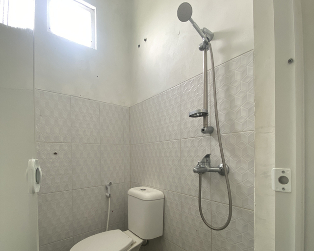 Bathroom 5, Villa Griya Sumber Arum - 2 Bedrooms Privatepool, Malang