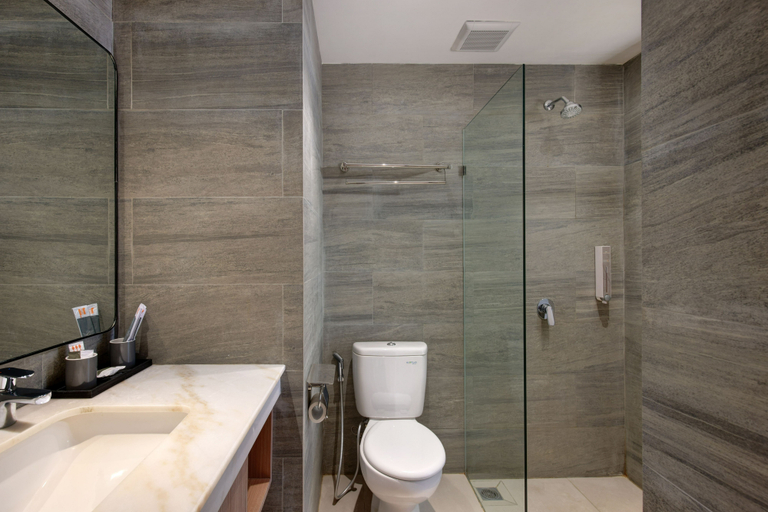 Bathroom 5, Harper Kupang by ASTON, Kupang