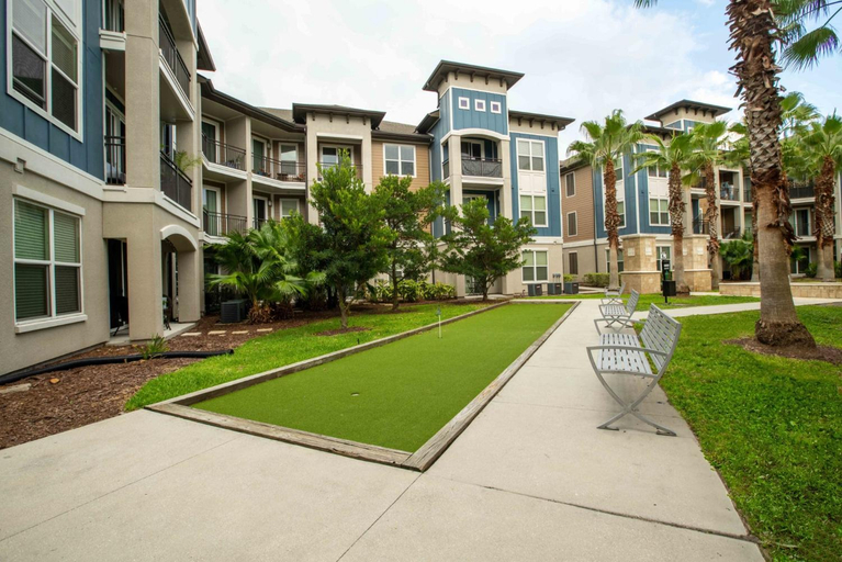Exterior & Views