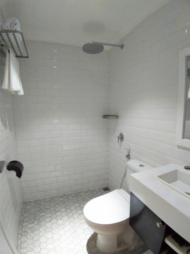 bathroom 7