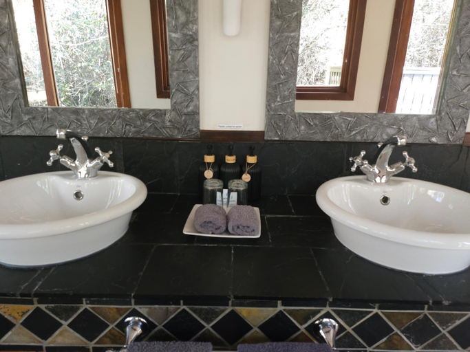 Bathroom 4, Thornwood, Umkhanyakude