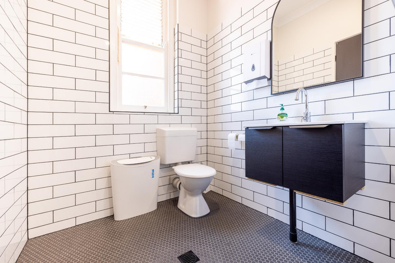 Bathroom 3, Tamworth Hotel, Tamworth Regional - Pt A