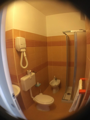 Bathroom 3, Levante, Barletta-Andria-Trani