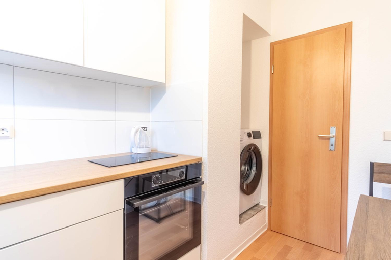 Others 5, 1-5 Zimmer Wohnungen, Einzelbetten, Magdeburg