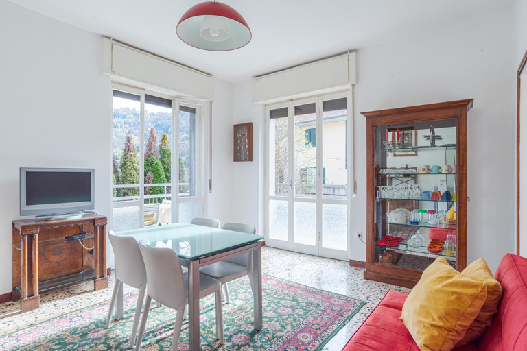 Others 3, Bright & Cosy Apartments with Balcony, Como