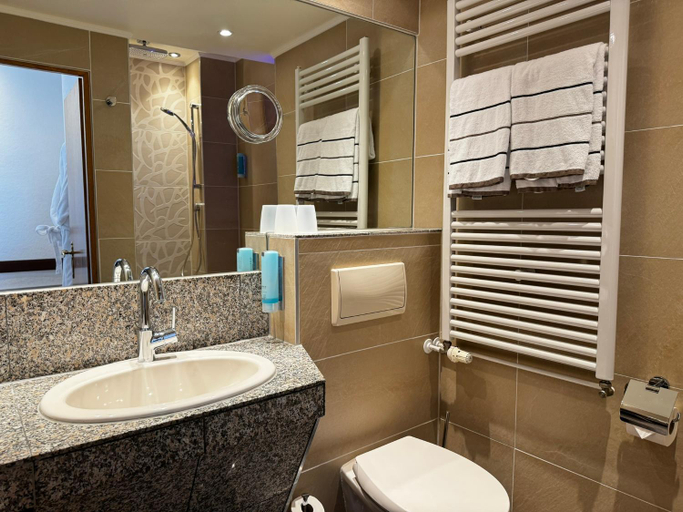 Bathroom 12