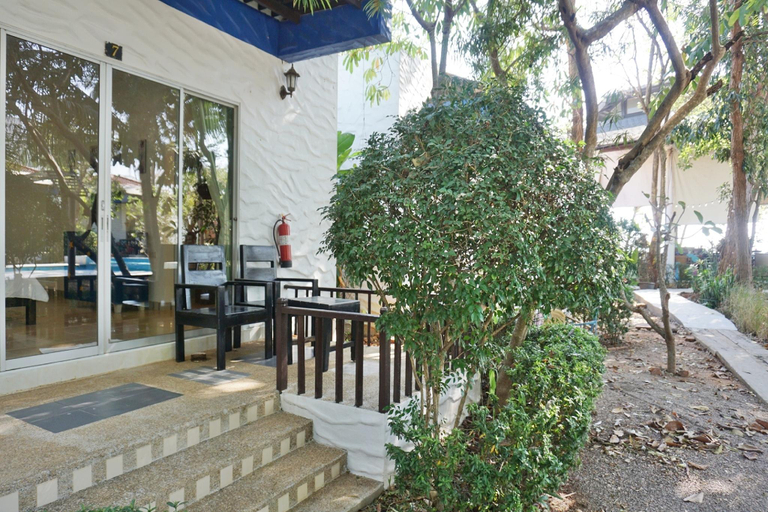 Exterior 13