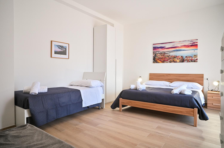 Others 5, FRONTEMARE Suites, Napoli