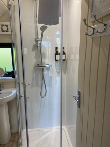 Bathroom, Kildare countryside pods