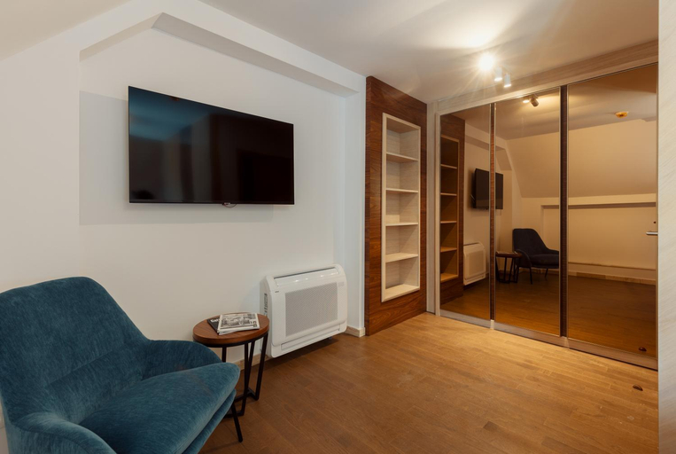 5, Tramontana Apartments