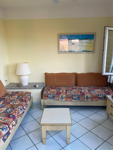 Others 5, Panoramic Sea-views. Sunsets, 7 min Walk to Beach, Cottage Apartment, Terrace, Olbia-Tempio