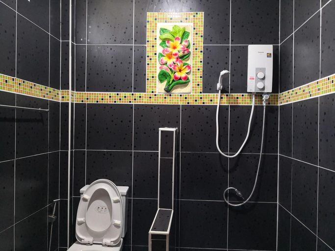Bathroom 4, Banmai Resort, Maha Rat