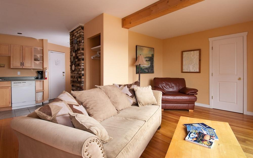 Others 4, Heriot Bay Inn, Comox-Strathcona