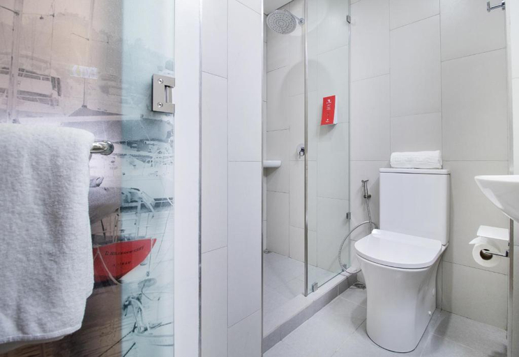 Bathroom 4, Red Planet BGC The Fort, Taguig