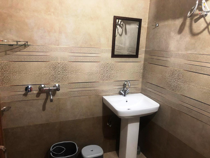 Bathroom 3, Khushi Cottage, Almora