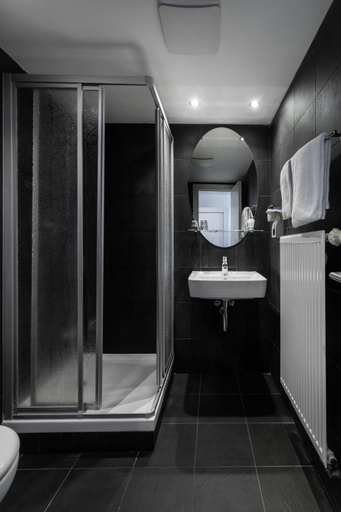 Bathroom 4, My Hotel Apollon, Praha 8