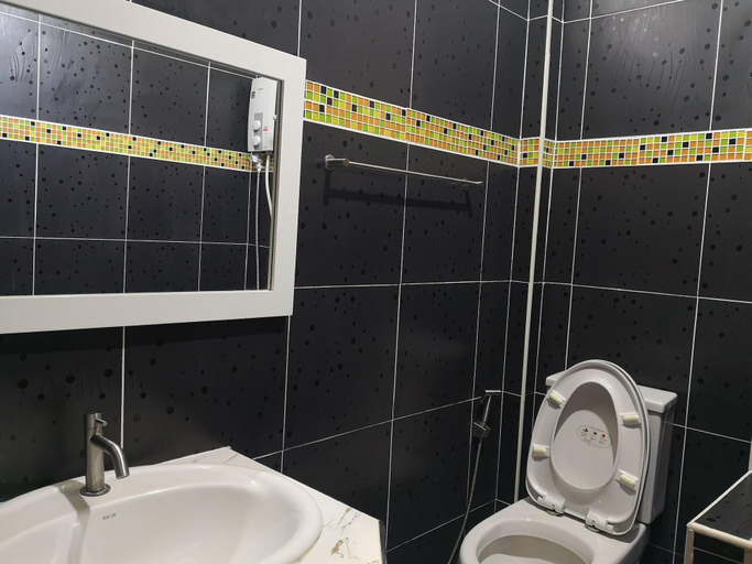 Bathroom 3, Banmai Resort, Maha Rat