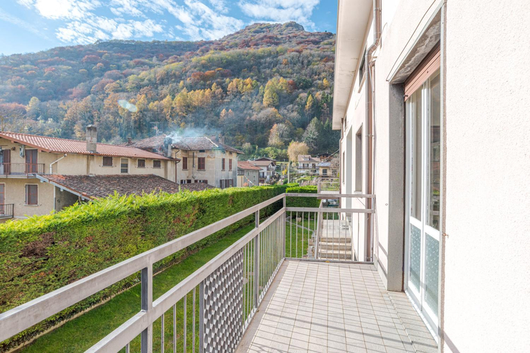 Others 5, Bright & Cosy Apartments with Balcony, Como