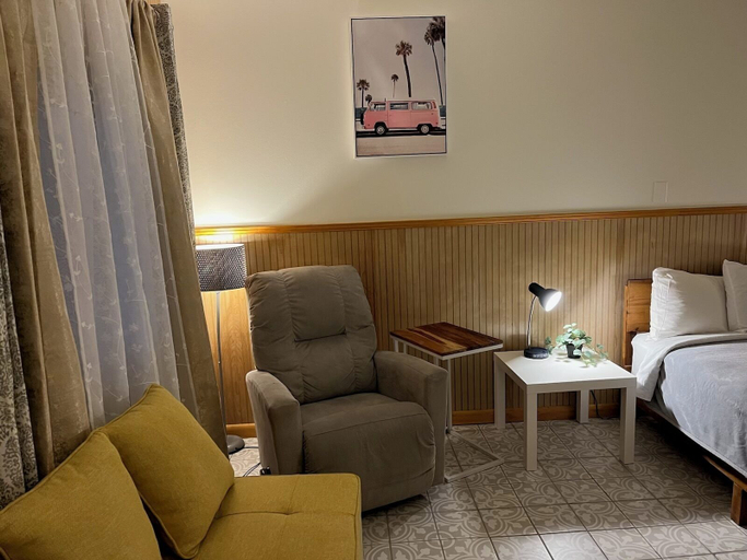 Others 5, High Point Motel, Sussex