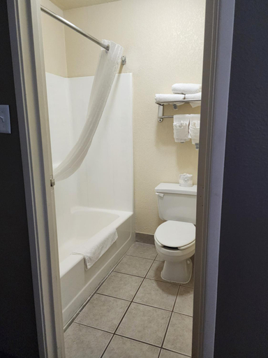 Bathroom 3, Quality Inn I-70 at Wanamaker, Shawnee