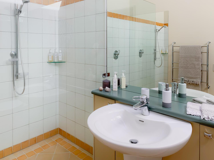 Bathroom 3, Windhover Suites, Tasman