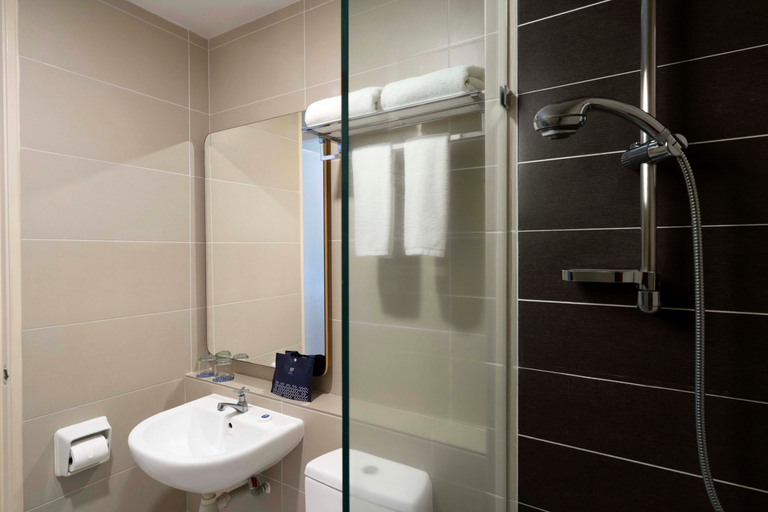 Bathroom 4