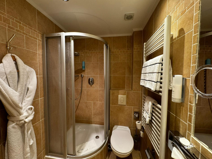 Bathroom 7