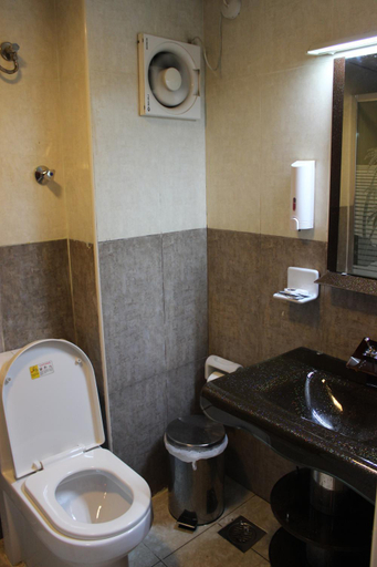 Bathroom 2, DEEMA HOTEL, Dubai