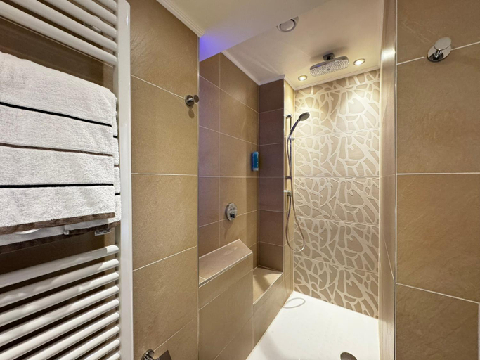 Bathroom 17