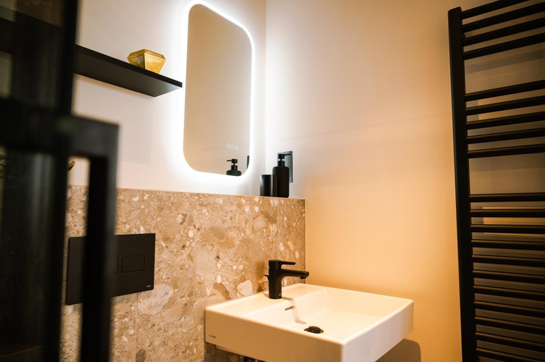 Bathroom 3, Notting Hill Studio Apartments, London