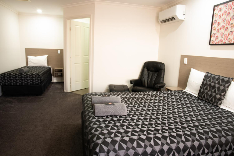 Others 3, Hillston Motor Inn On High, Carrathool