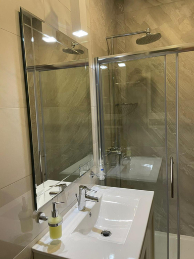 Bathroom 3, St Helen Apartments