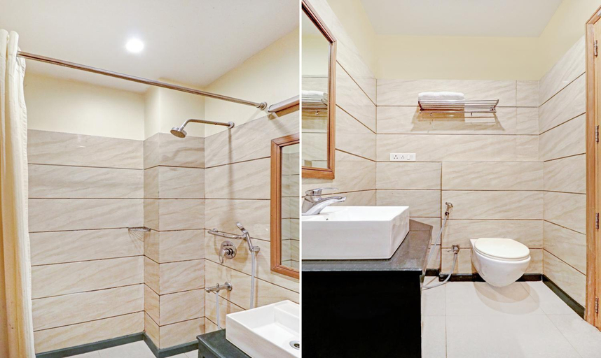 Bathroom 4, Treebo Galaxy Rooms, Delhi