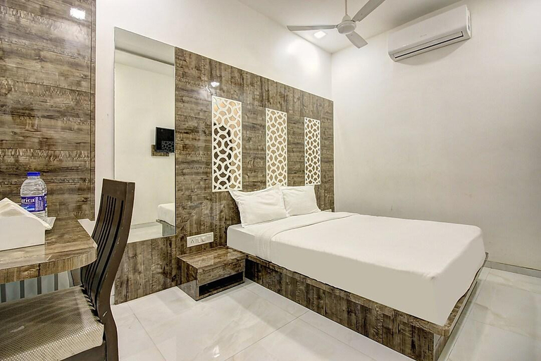 Others 3, Hotel Magnet, Mumbai Suburban