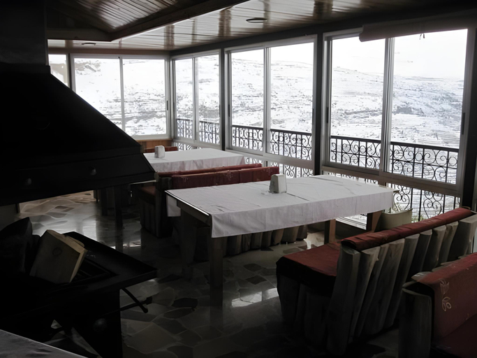 Food & Drinks 3, Hotel L'Aiglon, Bcharre