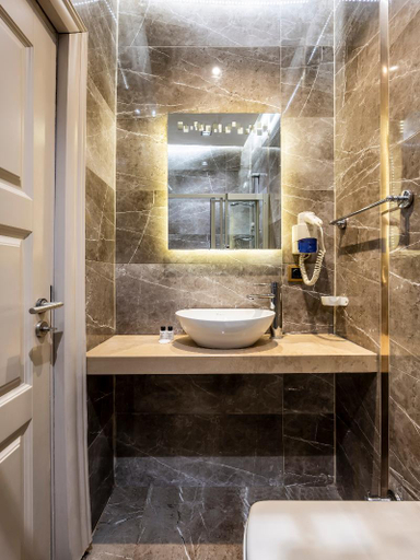 Bathroom 4, Hotel Golden Gate Topkapi, Fatih