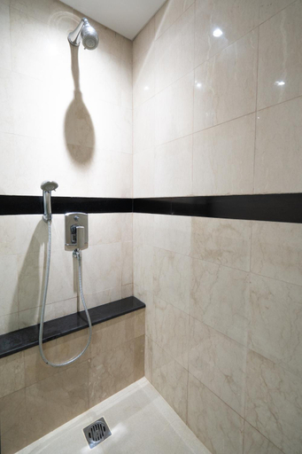 Bathroom 16