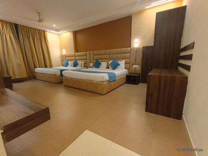 Bedroom 3, Brinjal Hotels, Haridwar, Dehradun